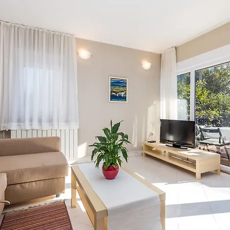 Apartment Makora *
