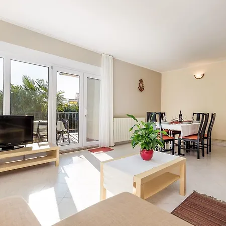 Makora Apartment *